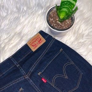 Levi’s women’s Dark boot cut jeans